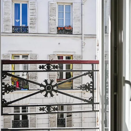 Bright And Cosy In Republique *