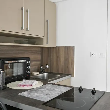 Bright And Cosy In Republique Herberg Parijs