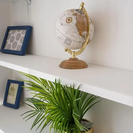 Bright And Cosy In Republique Parijs